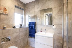 Bedroom 3 ensuite shower- click for photo gallery